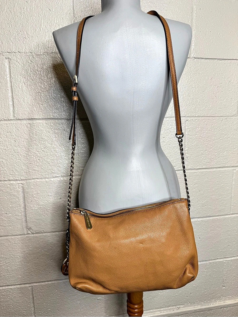 Michael Kors Jet Set Travel Leather Crossbody Bag in Brown